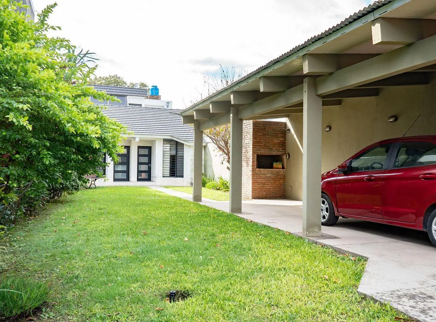VENTA CASA 3 DOMITORIOS CON JARDIN EN ALBERDI 3