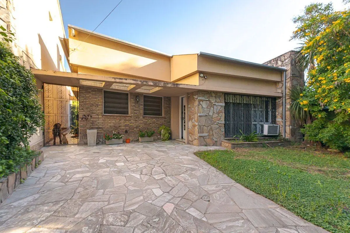VENTA CASA DOS DORMITORIOS CON JARDIN EN FISHERTON 4