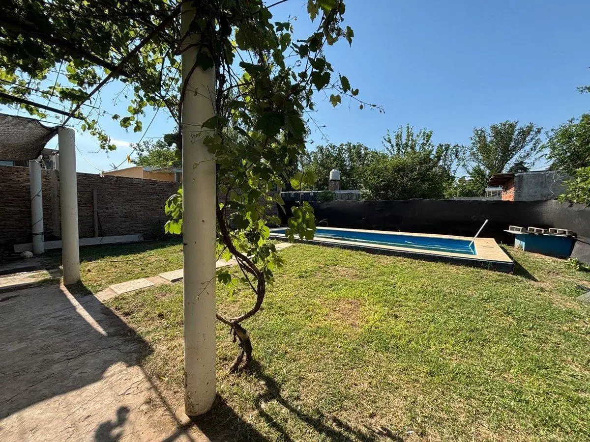 CASA 3 DORMITORIOS CON PILETA EN VENTA ROLDAN 3