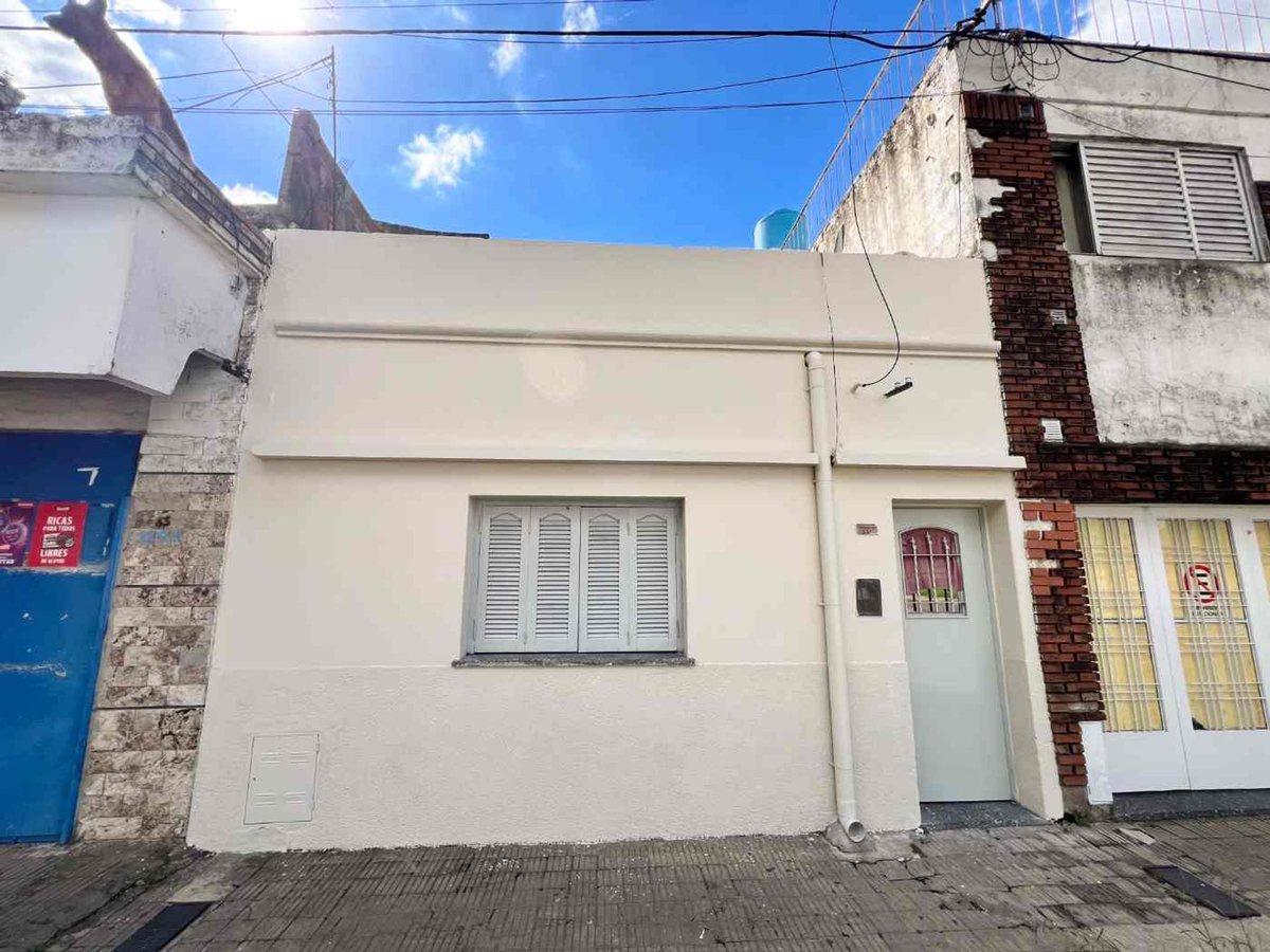 CASA 2 DORMITORIOS EN VENTA CON PATIO Y TERRAZA
