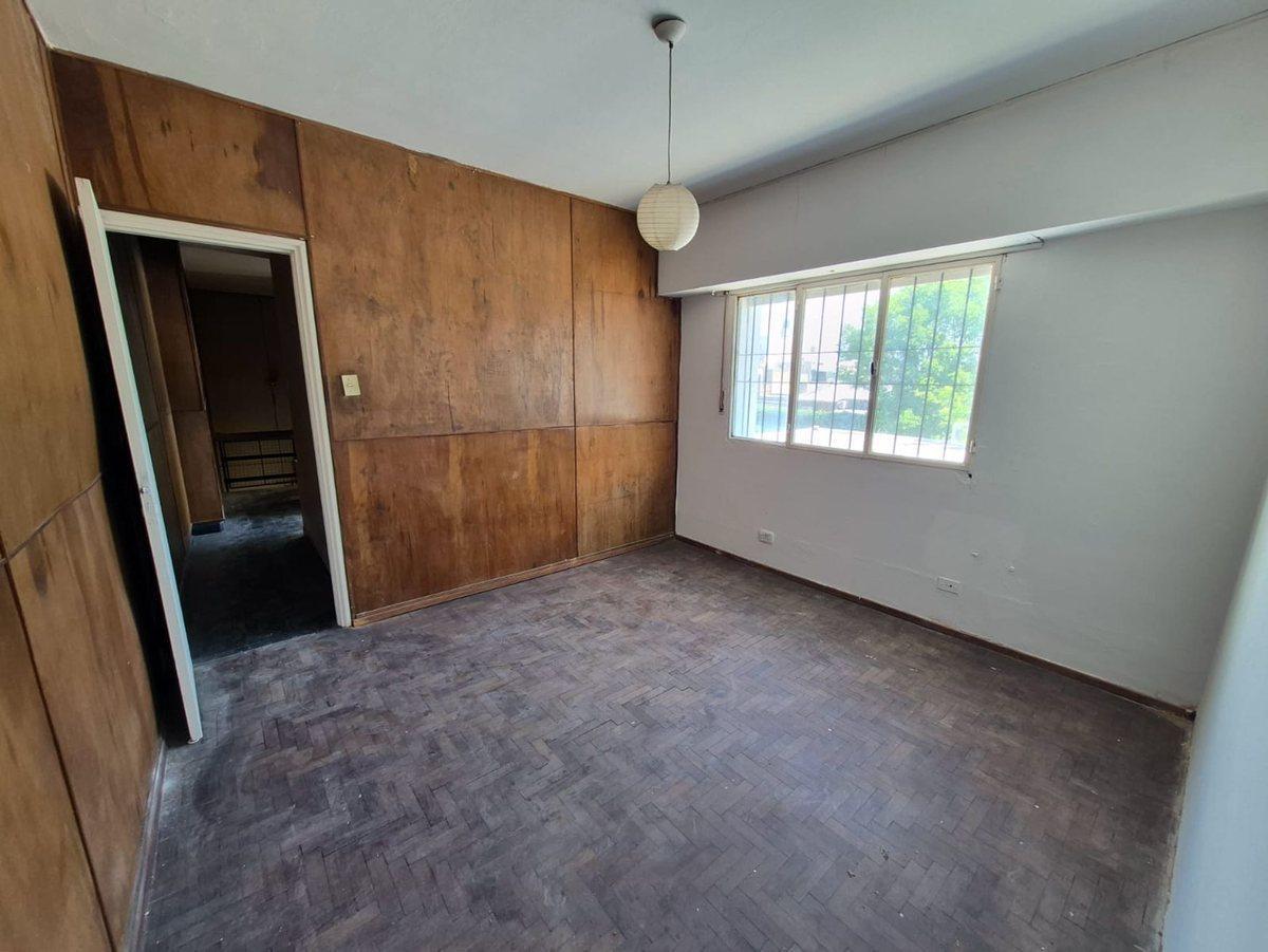 Foto de CASA DE 4 DORMITORIOS MÁS LOCAL COMERCIAL EN VENTA, imagen 2