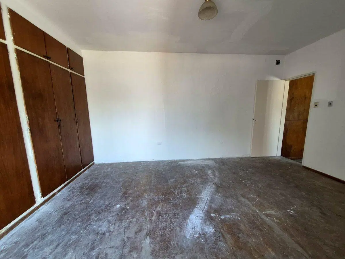CASA DE 4 DORMITORIOS MÁS LOCAL COMERCIAL EN VENTA 2