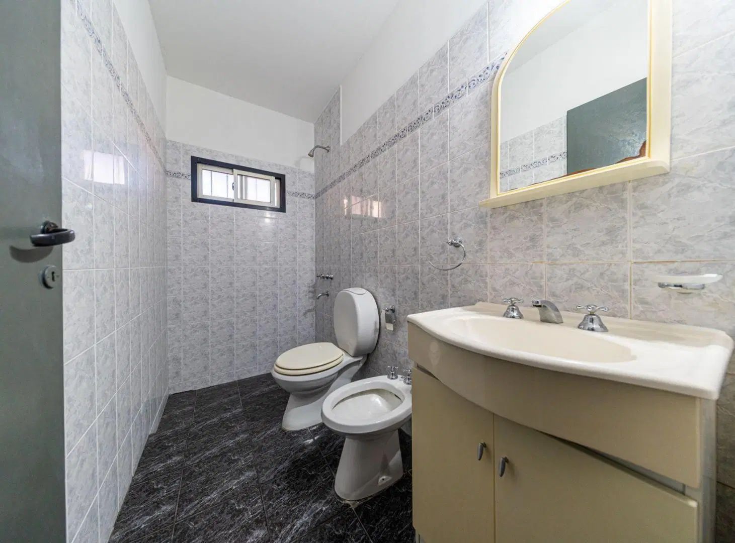 VENTA CASA 3 DORMITORIOS CON PATIO Y COCHERA 3