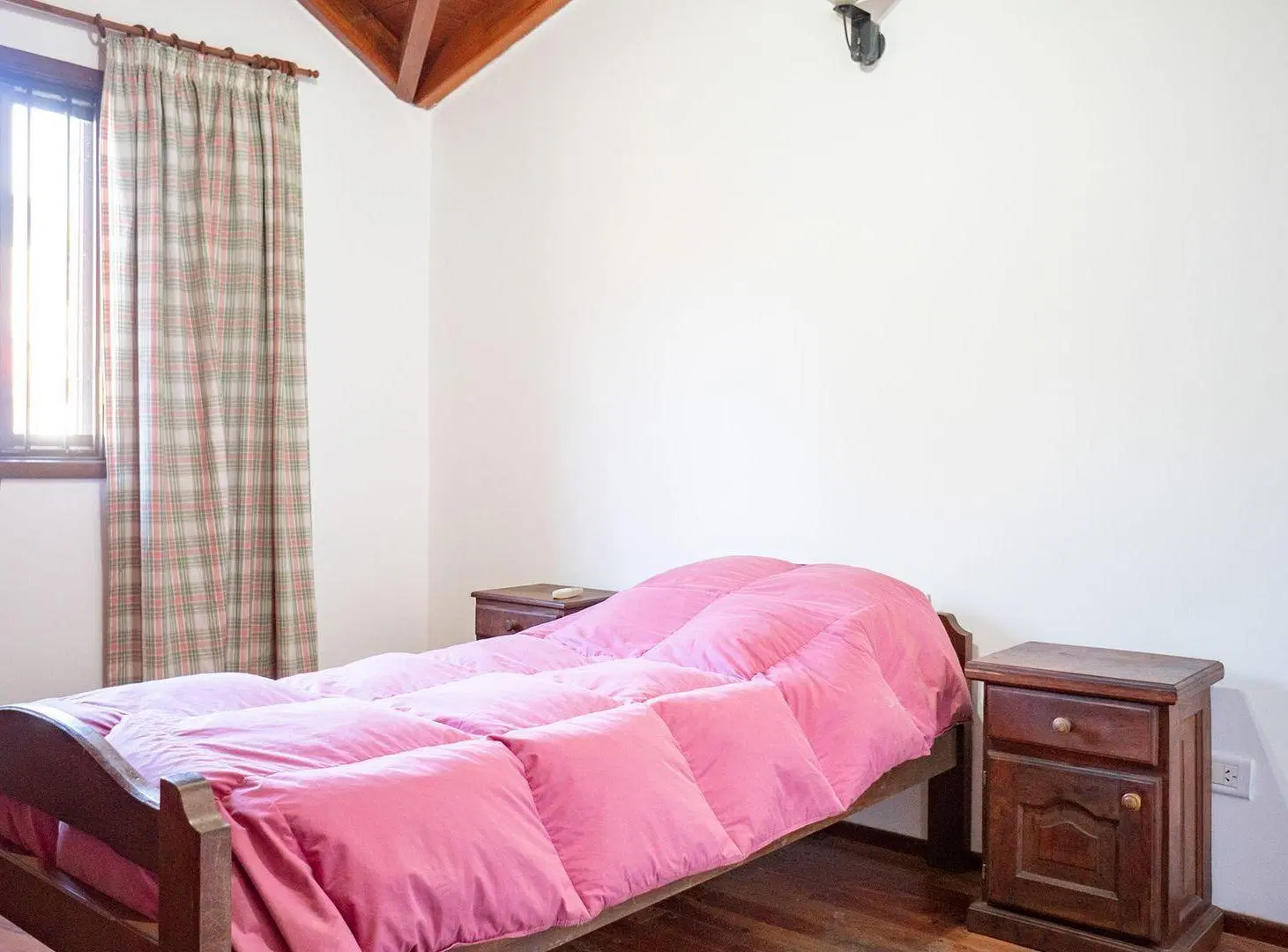 Venta Casa con Patio, Pileta y Terraza 2