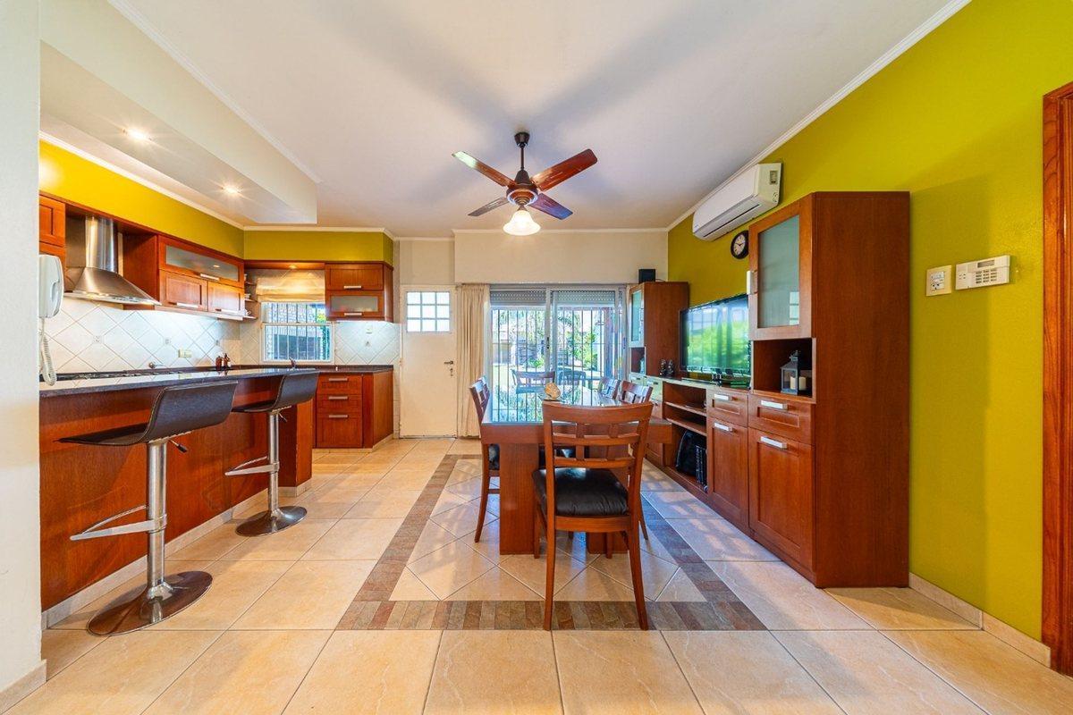 Foto de VENTA ZONA SUR CASA 3 DORMITORIOS PILETA QUINCHO, imagen 3