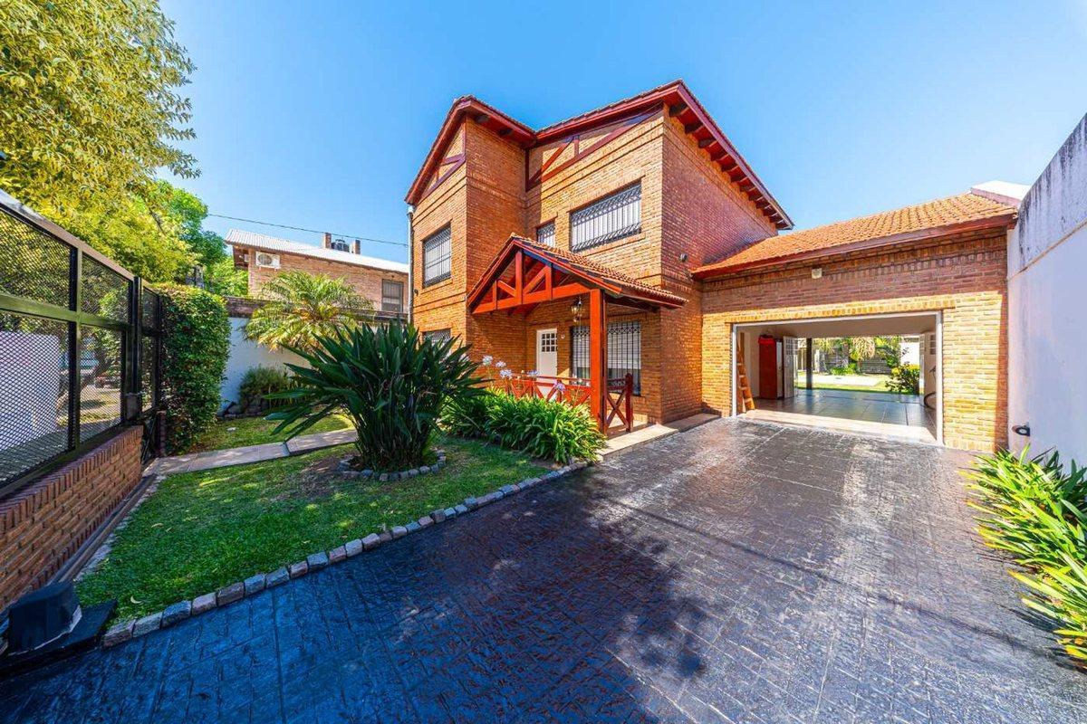 VENTA ZONA SUR CASA 3 DORMITORIOS PILETA QUINCHO