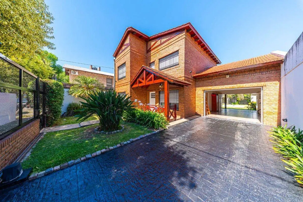 VENTA ZONA SUR CASA 3 DORMITORIOS PILETA QUINCHO 2
