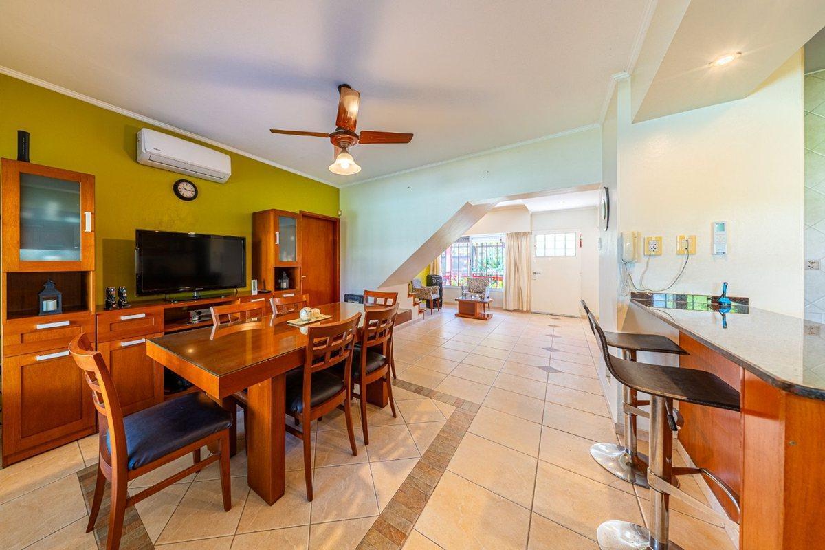 Foto de VENTA ZONA SUR CASA 3 DORMITORIOS PILETA QUINCHO, imagen 1
