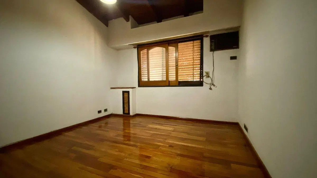Venta Casa 2 Plantas 4 Dormitorios Cochera 4