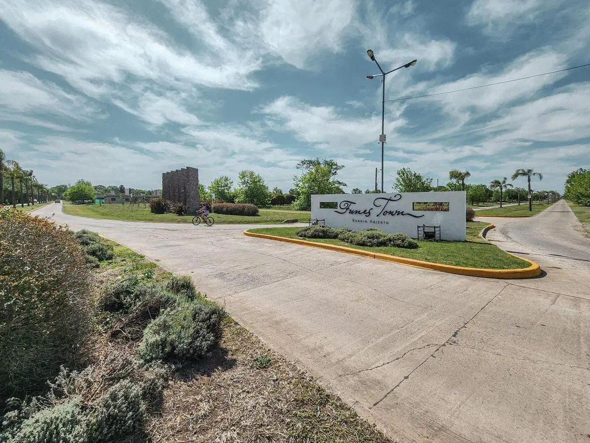 VENTA LOTE FUNES TOWN - 400 MT2 3