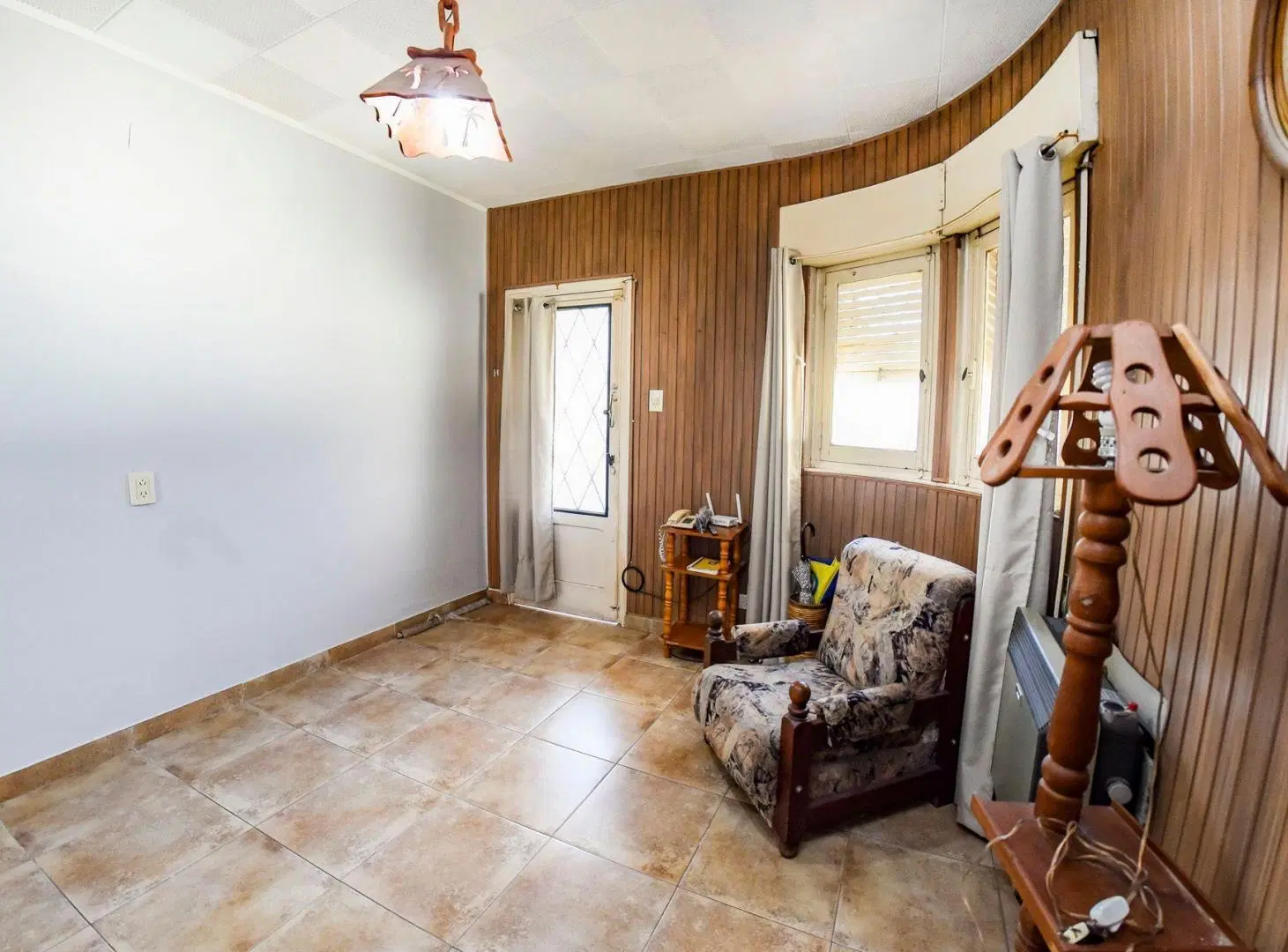 VENTA ! CASA DE 2 DORMITORIOS Y PATIO EN AZCUENAGA 4