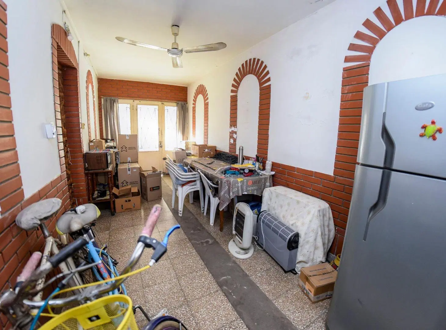 VENTA ! CASA DE 2 DORMITORIOS Y PATIO EN AZCUENAGA 5