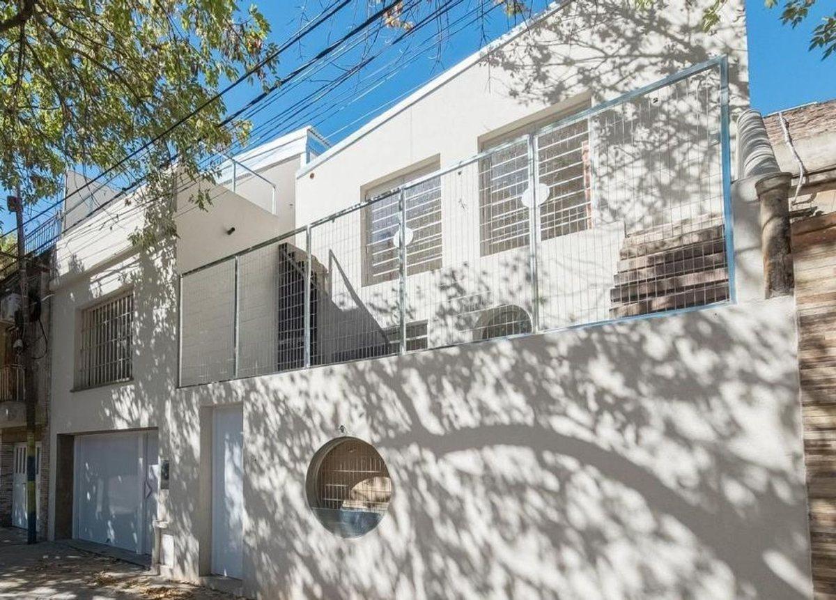 VENTA CASA 3 DORMITORIOS CON COCHERA PICHINCHA