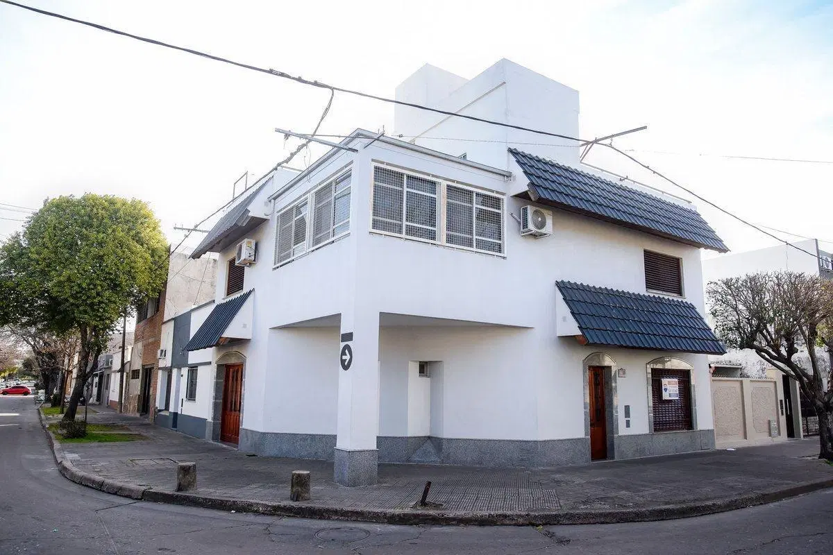 VENTA ! INCREIBLE CASA EN BARRIO AZCUENAGA ! 2