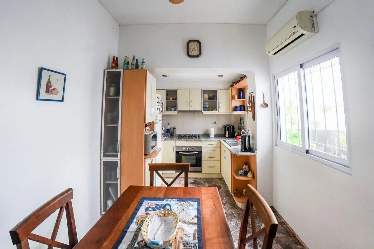 VENTA ! INCREIBLE CASA EN BARRIO AZCUENAGA ! 3