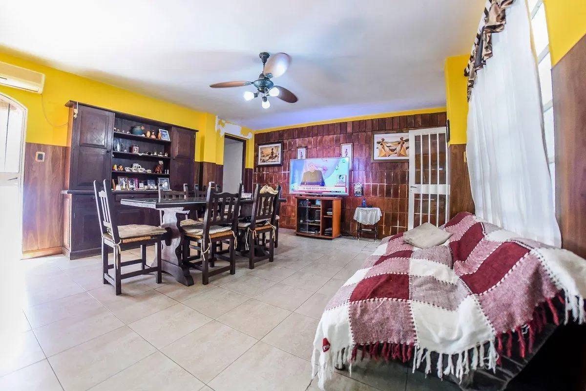 VENTA ! CASA DE 4 DORMITORIOS + PATIO + COCHERA !! 4