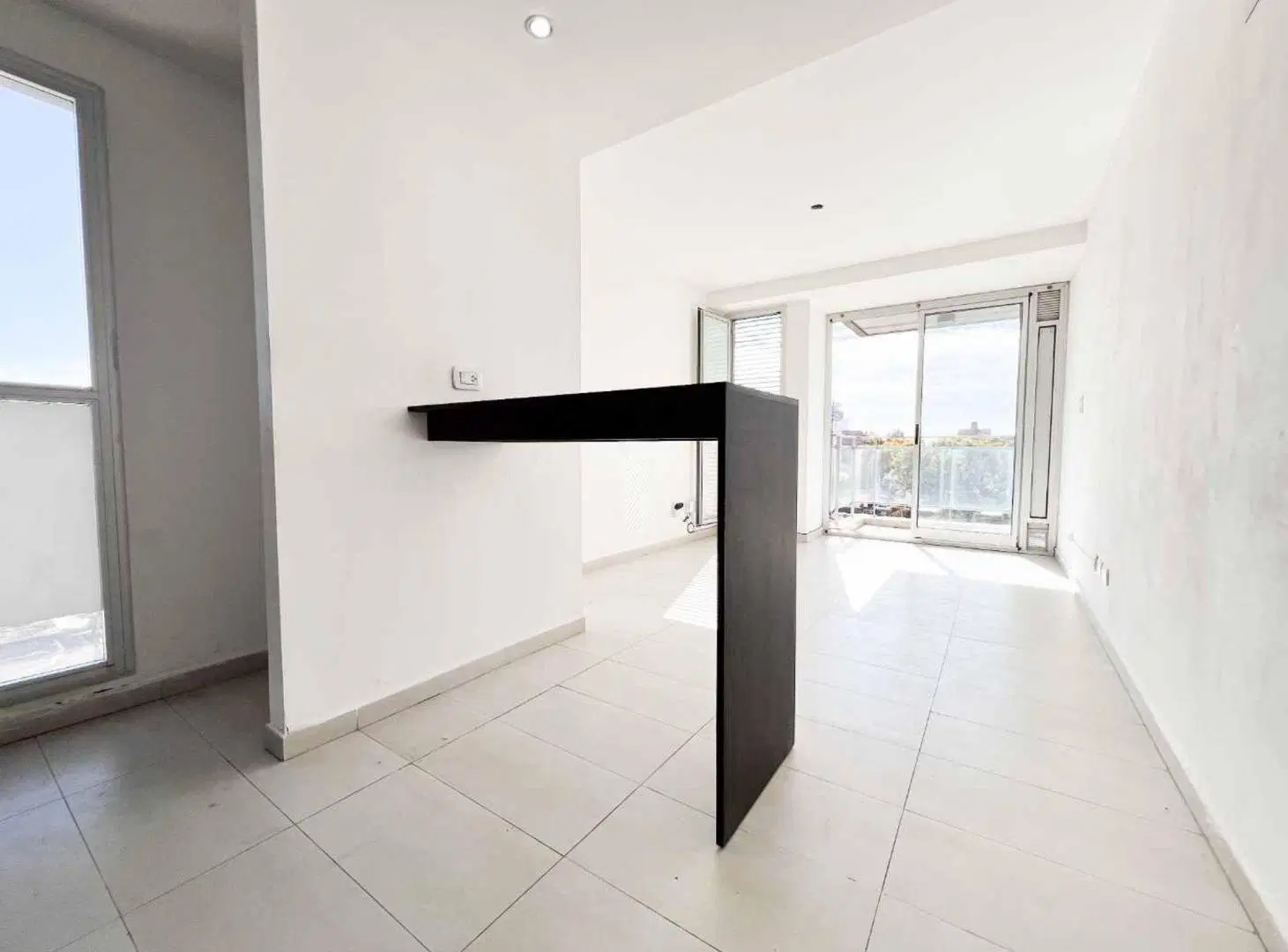 Monoambiente en venta con balcón - muy luminoso 2
