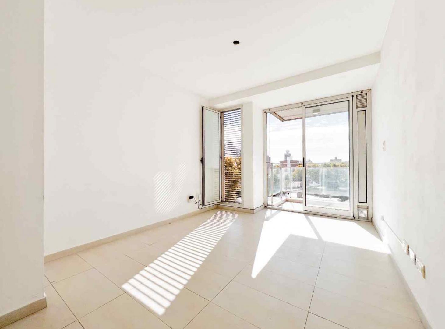 Monoambiente en venta con balcón - muy luminoso