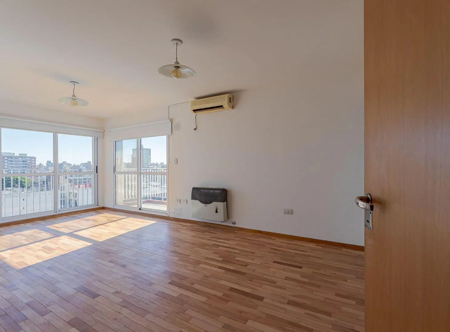 DEPTO 1 DORMITORIO EN VENTA DOBLE BALCÓN. LUMINOSO 2