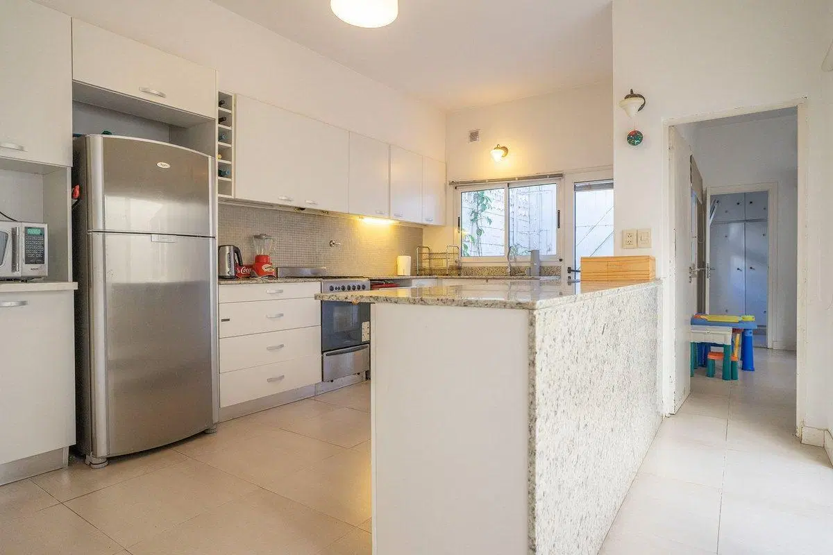 VENTA CASA 3 DORMITORIOS CON COCHERA EN LOURDES 4