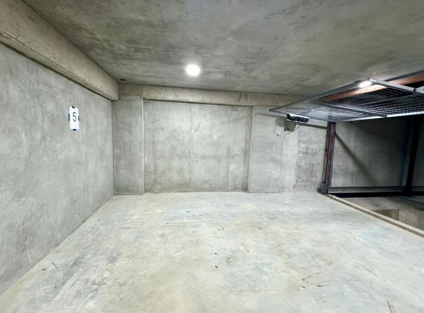 COCHERA EN VENTA BARRIO MARTIN 5