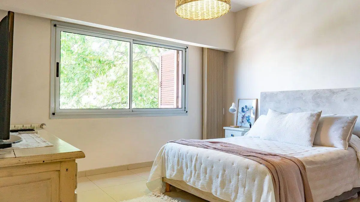 CASA DE 3 DORMITORIOS - EN VENTA - GALERIA Y JARDI 2
