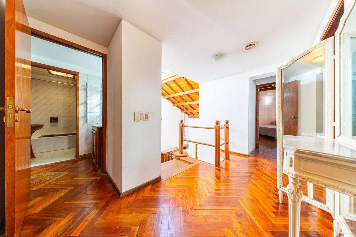 CASA EN VENTA 4/5 DORMITORIOS.JARDÍN.QUINCHO.GARAG 4