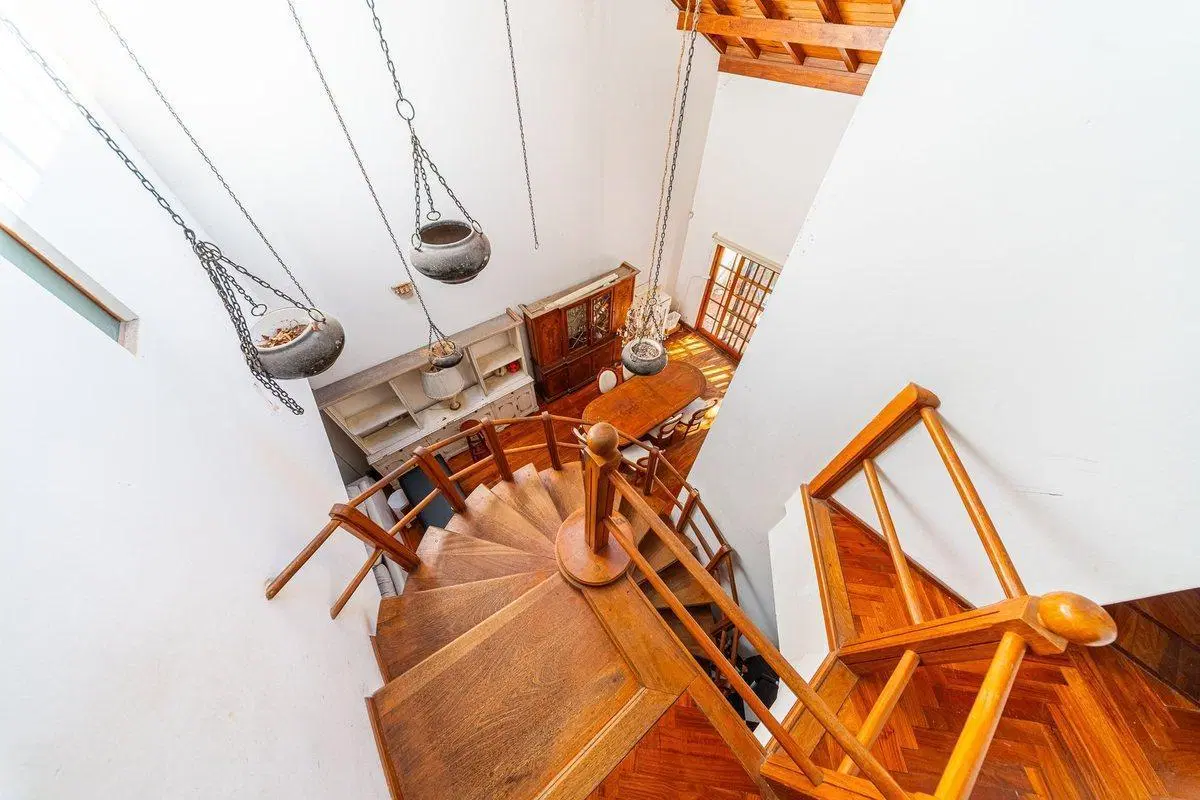 CASA EN VENTA 4/5 DORMITORIOS.JARDÍN.QUINCHO.GARAG 2