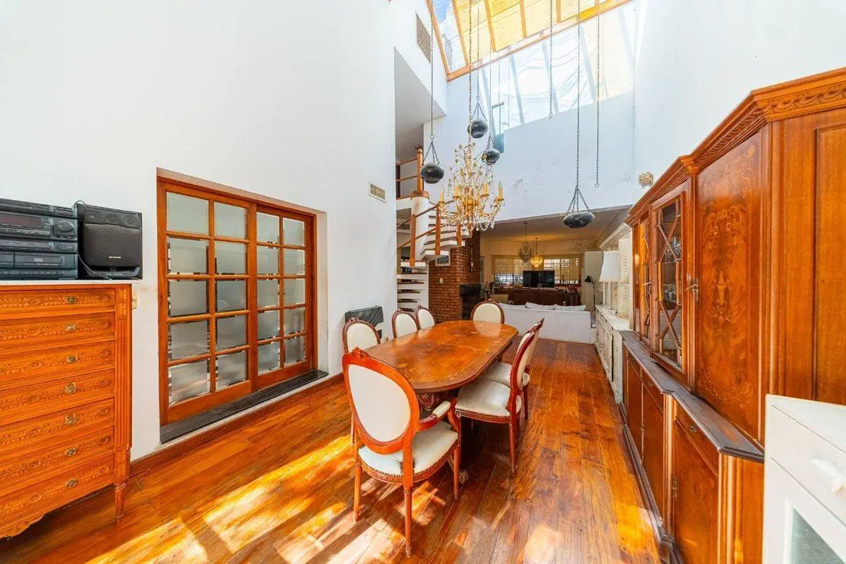 CASA EN VENTA 4/5 DORMITORIOS.JARDÍN.QUINCHO.GARAG 5