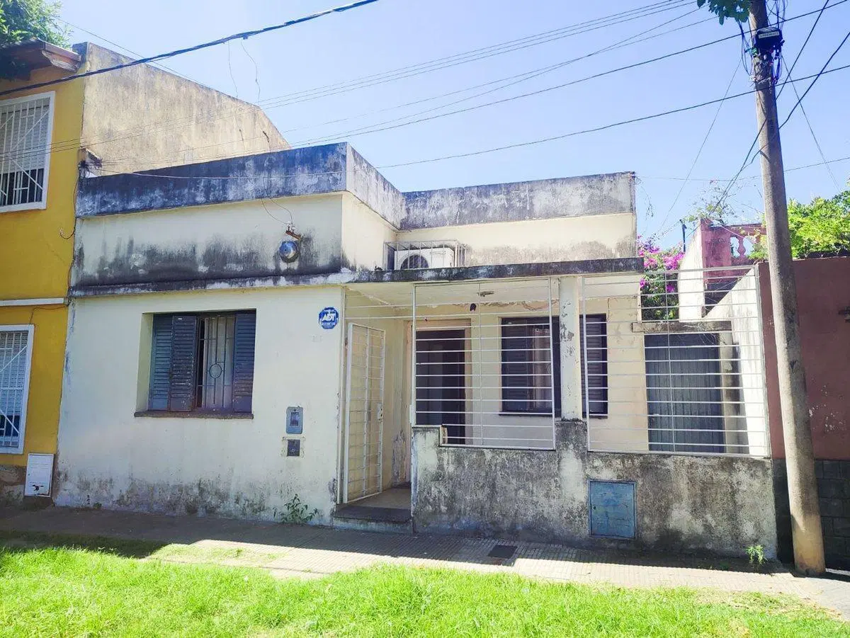CASA 2 DORMITORIOS EN VENTA BARRIO INDUSTRIAL 4