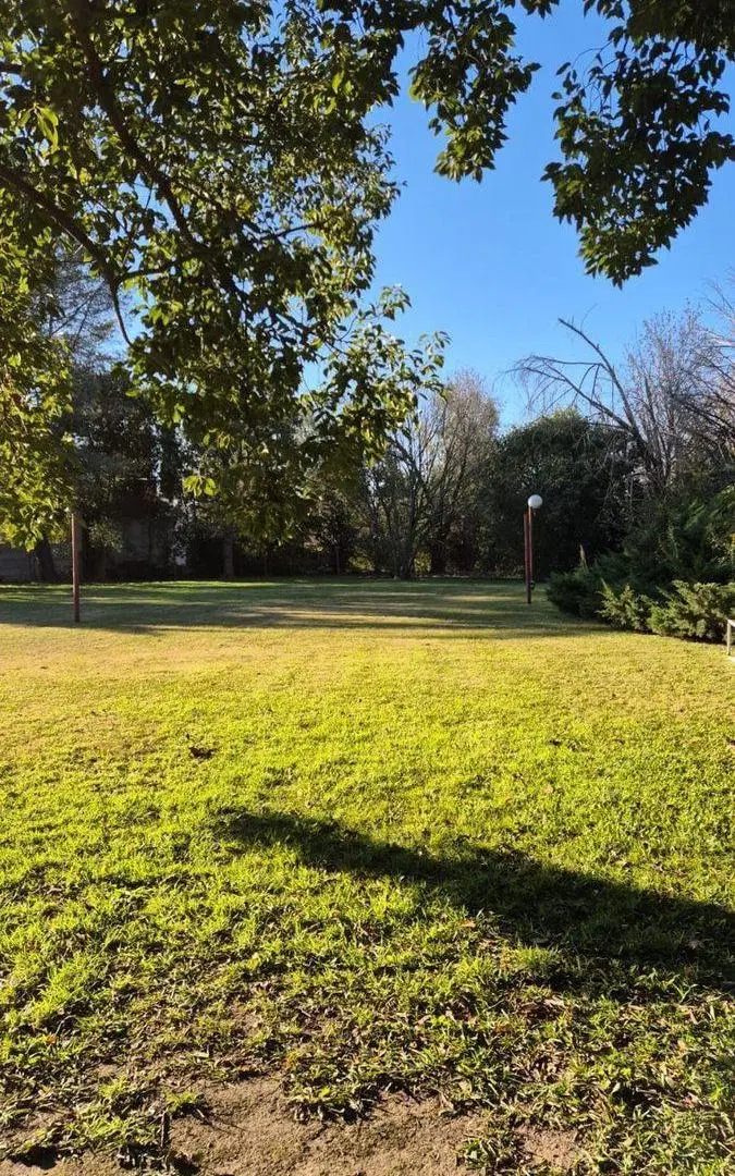 LOTE ARBOLADO EN VENTA . FRENTE SUR  1187 M2 FUNES 2