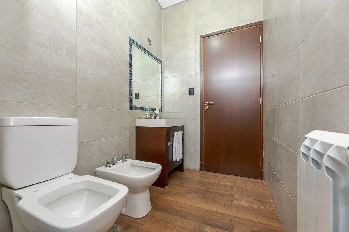VENTA CASA DE 3 DORMITORIOS CON PATIO ZONA SUR 8
