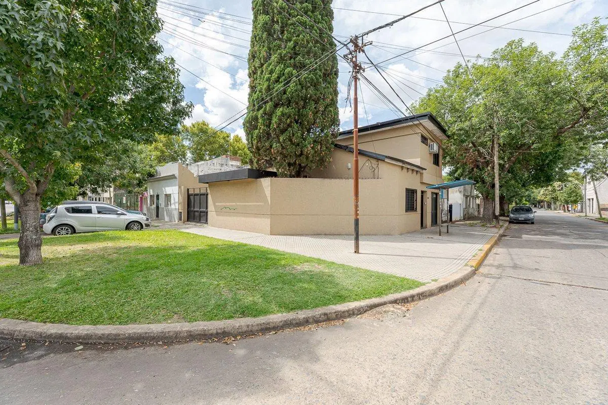 VENTA CASA DE 3 DORMITORIOS CON PATIO ZONA SUR 3