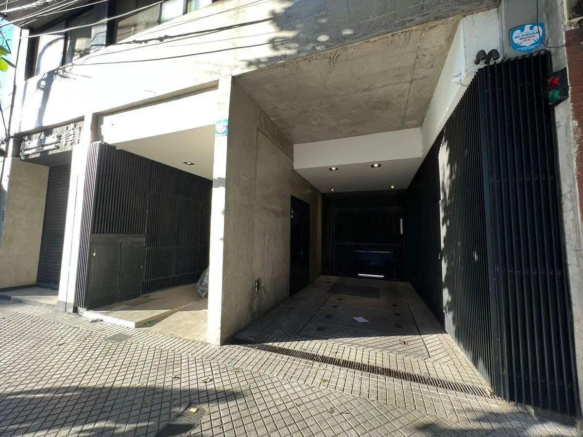 COCHERA VENTA CORDOBA Y AVELLANEDA 4
