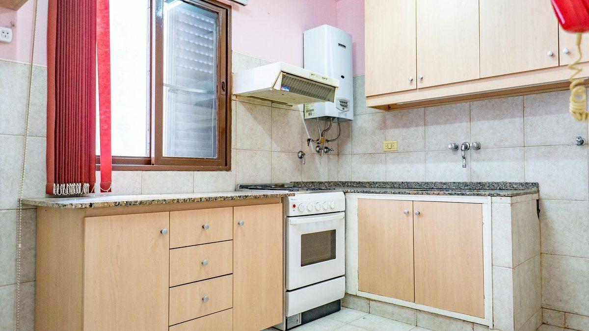 Foto de DEPTO 2 DORMI CON BALCON AL FRENTE EN VENTA, imagen 4