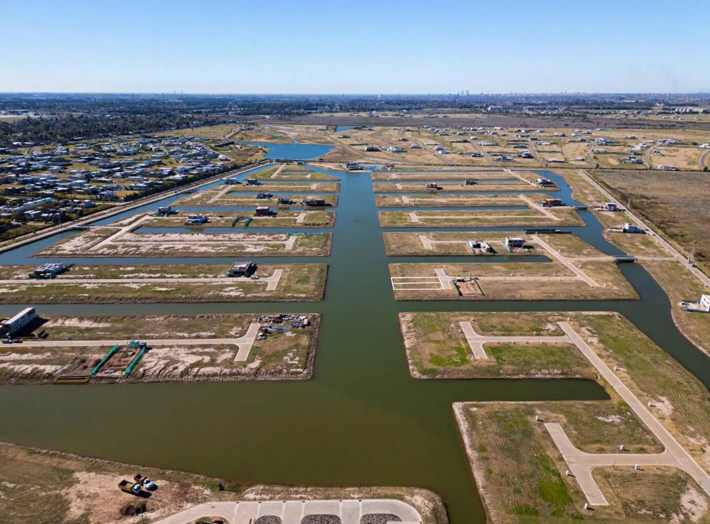 VENTA LOTES FUNES LAKES SOBRE EL CANAL CENTRAL 5