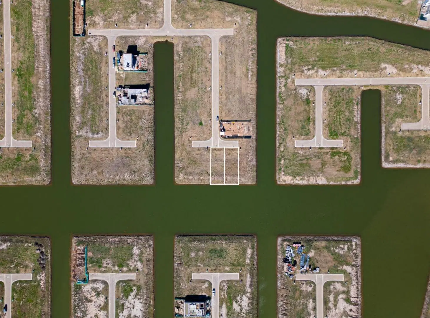 VENTA LOTES FUNES LAKES SOBRE EL CANAL CENTRAL 8