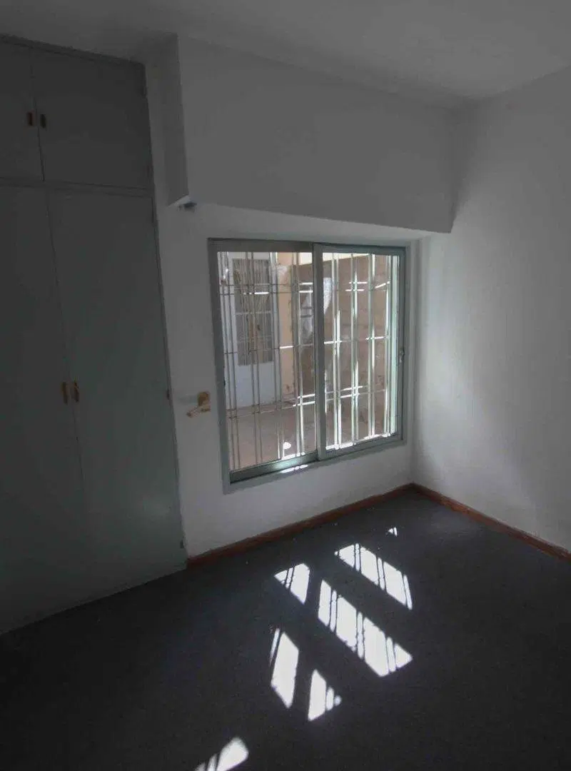CASA EN VENTA DOS DORMITORIOS COCHERA 8