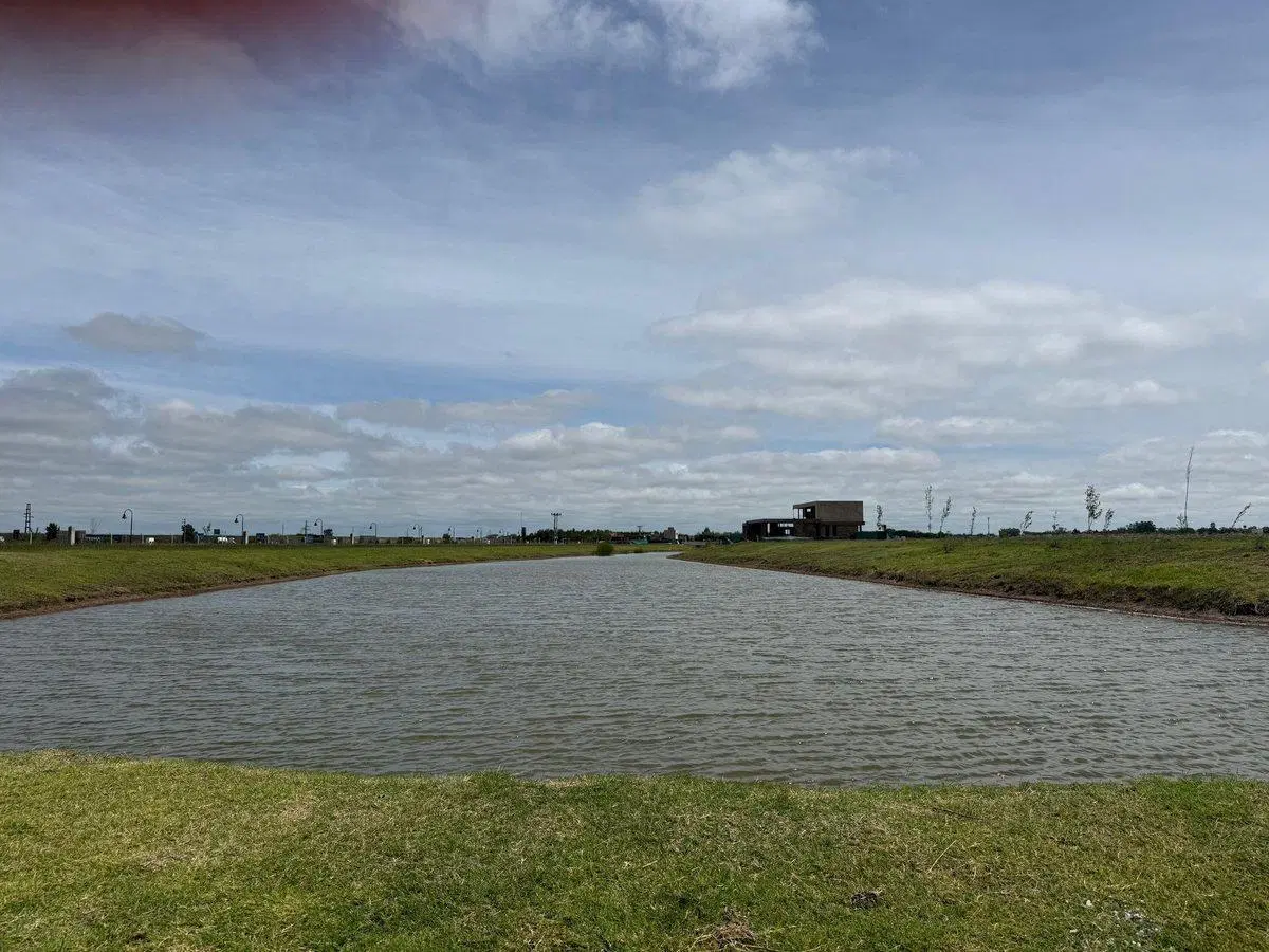 VENTA LOTE  FUNES LAKES FRENTE SUR - OPORTUNIDAD!! 4