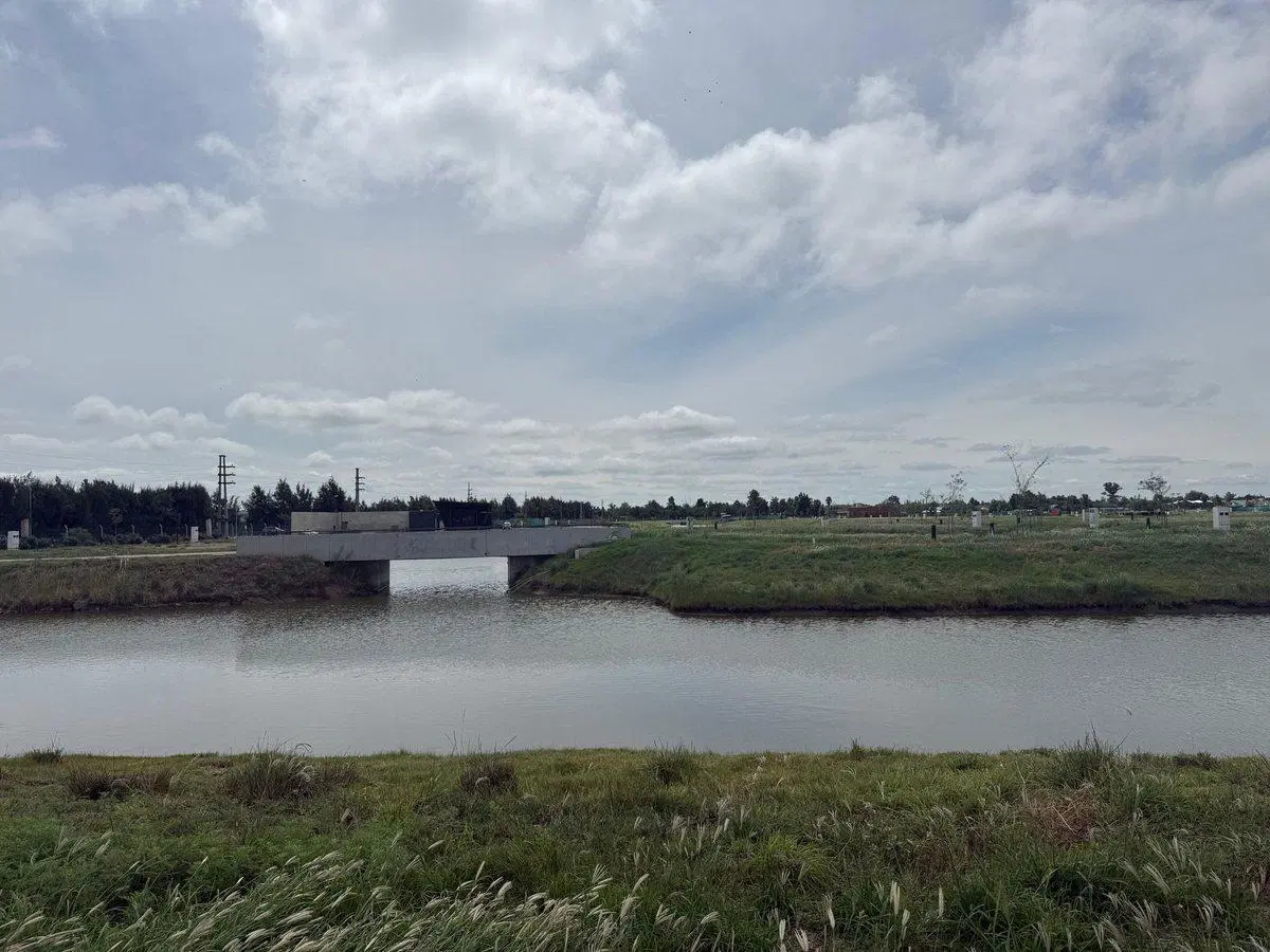 VENTA LOTE  FUNES LAKES FRENTE SUR - OPORTUNIDAD!! 5