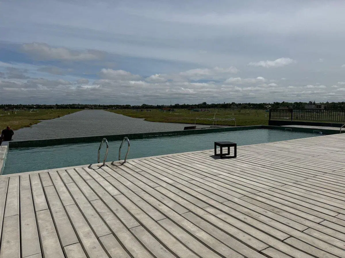 VENTA LOTE  FUNES LAKES FRENTE SUR - OPORTUNIDAD!! 2