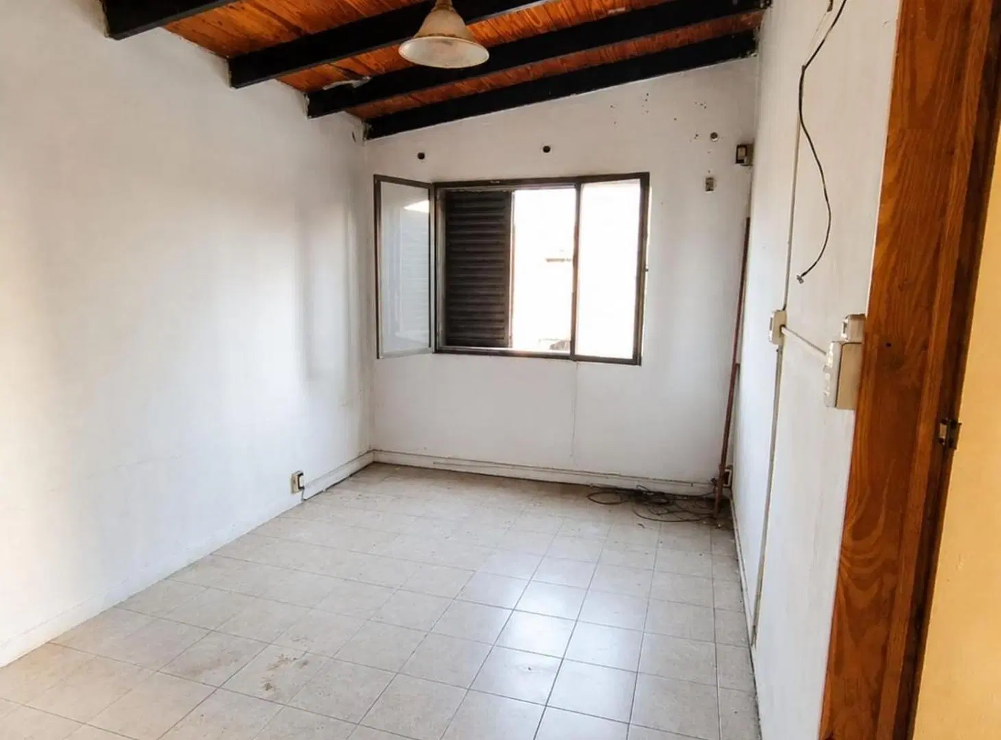Casa de pasillo a reciclar en barrio Matheu 2