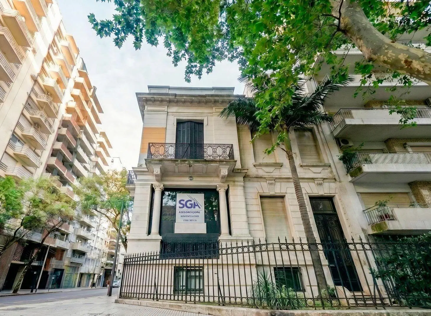 VENTA CASONA HISTORICA EN BV. OROÑO Y 9 DE JULIO 2