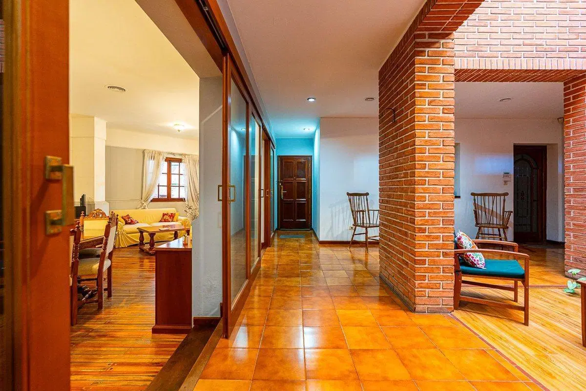 VENTA CASA 3 DORM. COCHERA JARDIN Y PILETA 8