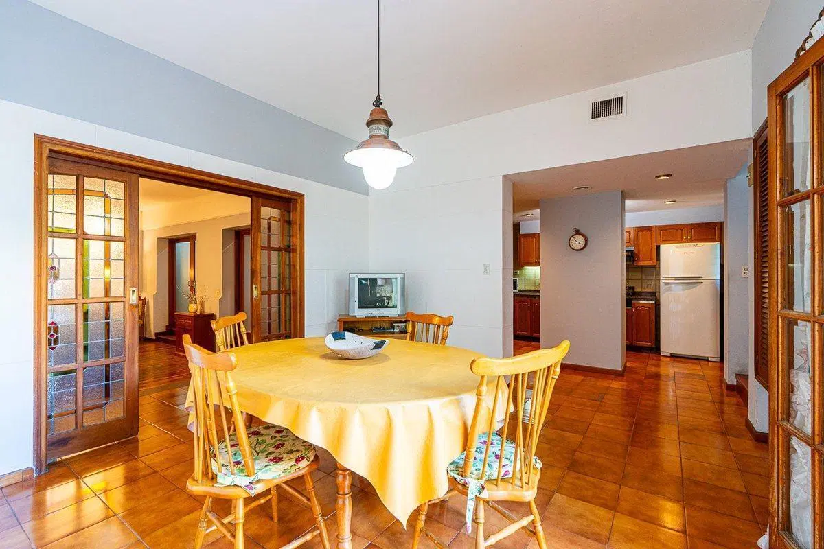 VENTA CASA 3 DORM. COCHERA JARDIN Y PILETA 4
