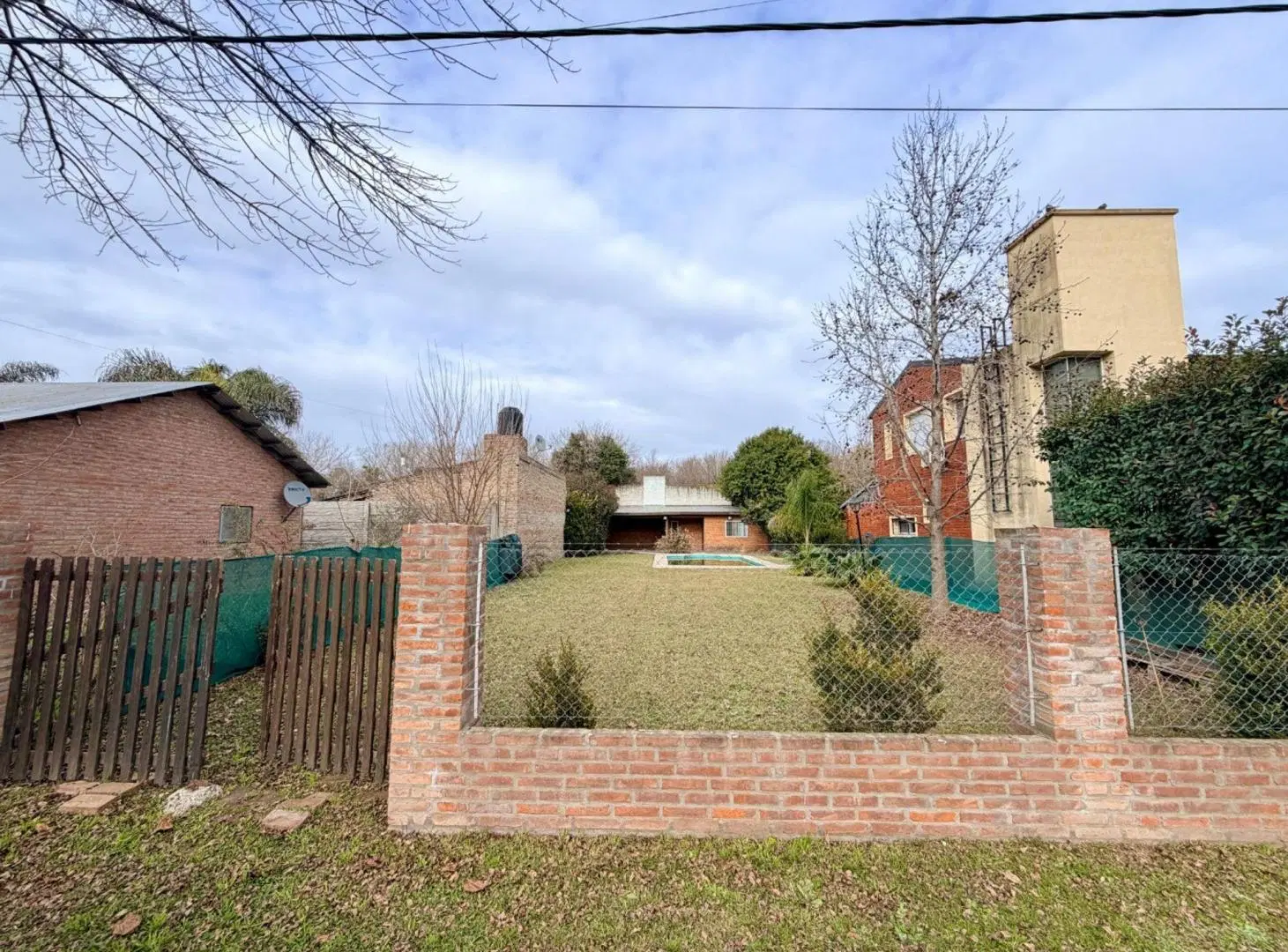 VENTA! TERRENO CON PILETA Y QUINCHO EN ROLDÁN 8