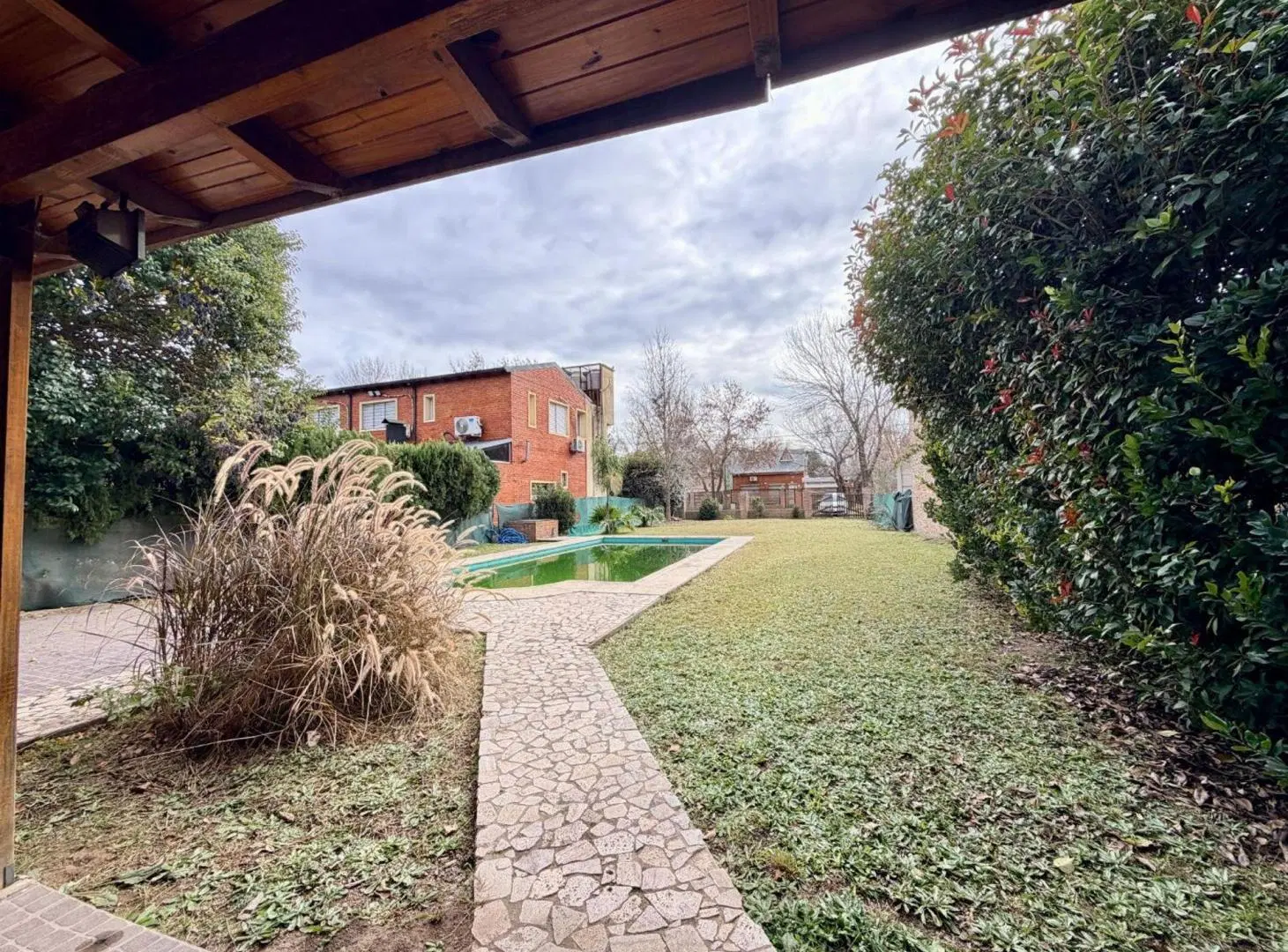VENTA! TERRENO CON PILETA Y QUINCHO EN ROLDÁN 5