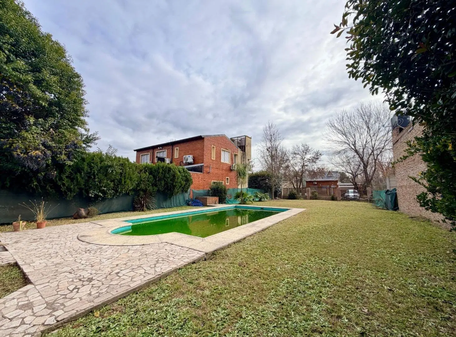 VENTA! TERRENO CON PILETA Y QUINCHO EN ROLDÁN 4