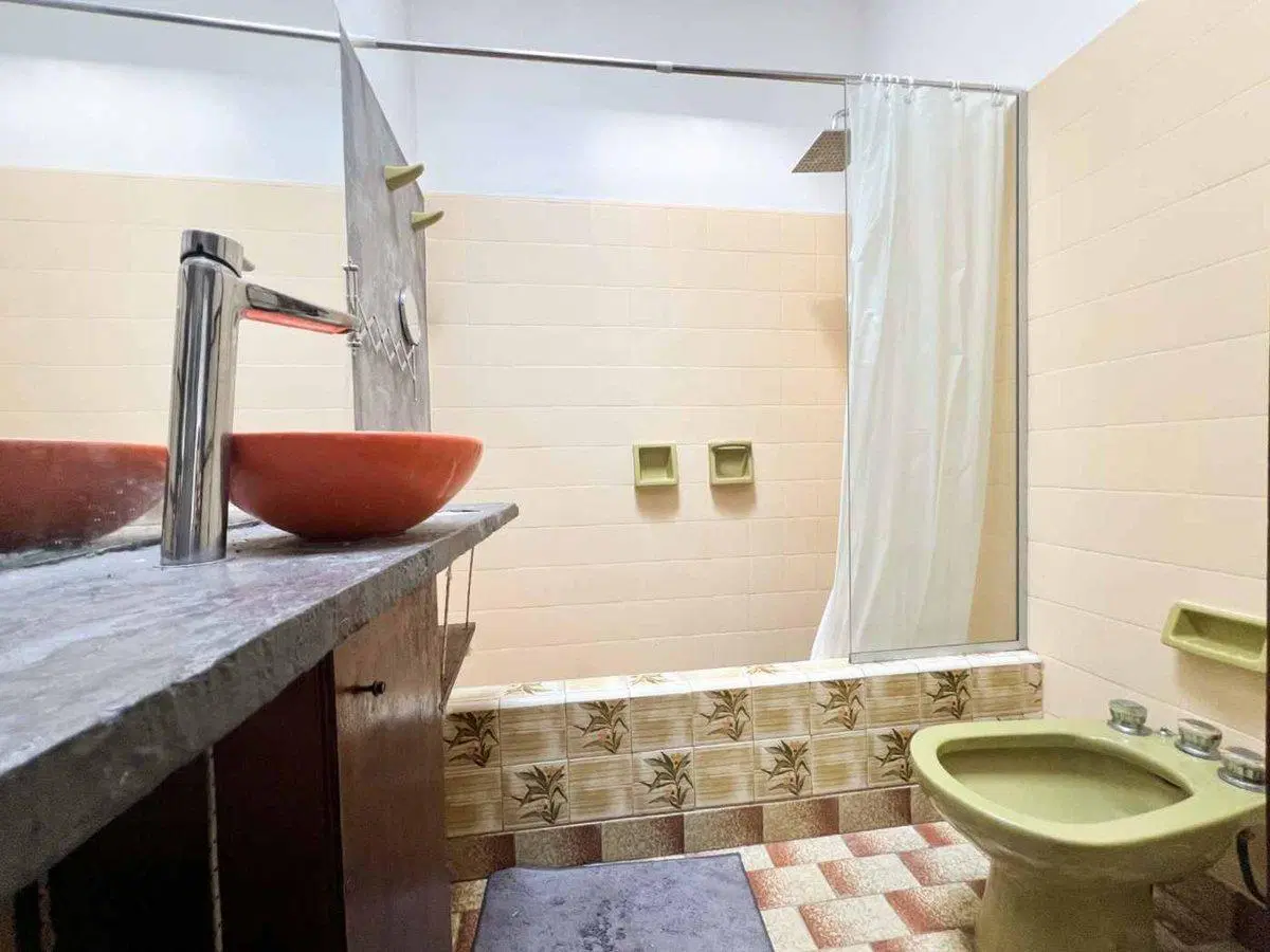 CASA TRES DORMITORIOS EN VENTA CON PATIO 8