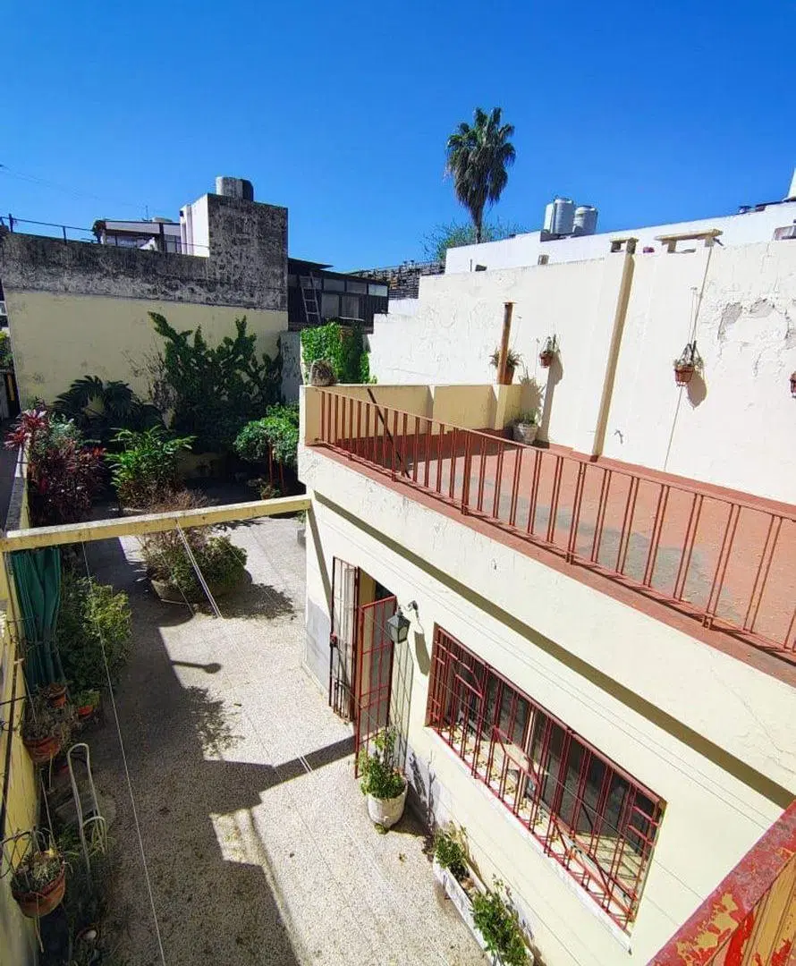 AMPLIA CASA 4 DORM CON BALCON ATERRAZADO Y PATIO 2